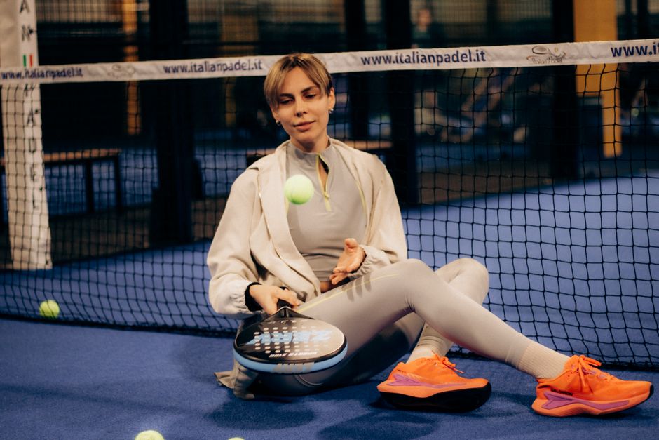 Diverse adidas padelrackets gepresenteerd op een sportieve achtergrond, ideaal voor padelspelers van alle niveaus.